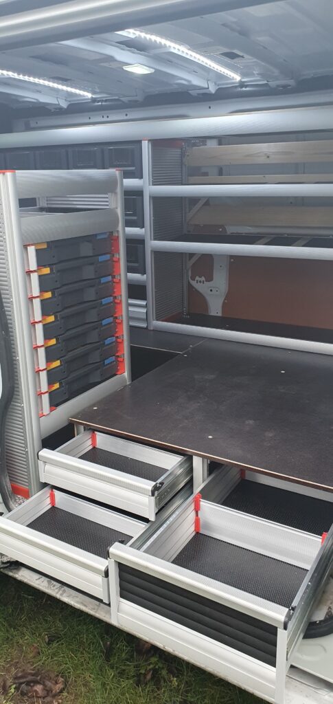 Stevige GEMA vloerlades, belastbaar tot 90 kg en makkelijk uitschuifbaar van aluminium